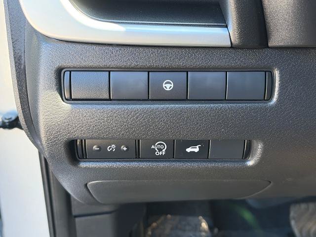 Used 2025 Nissan Rogue SV AWD/4WD image 16