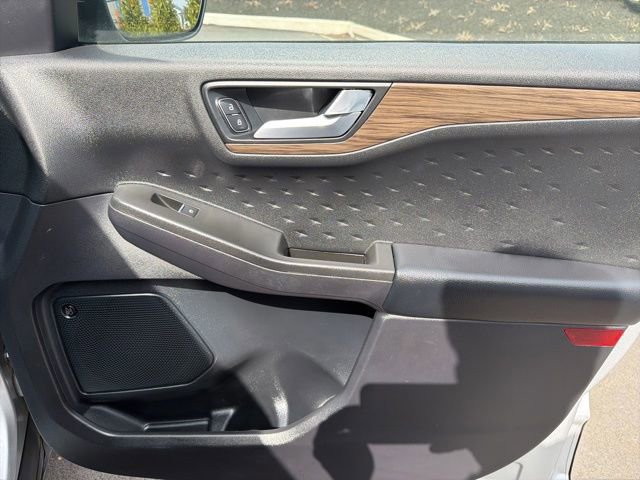 Certified 2020 Ford Escape Titanium image 39