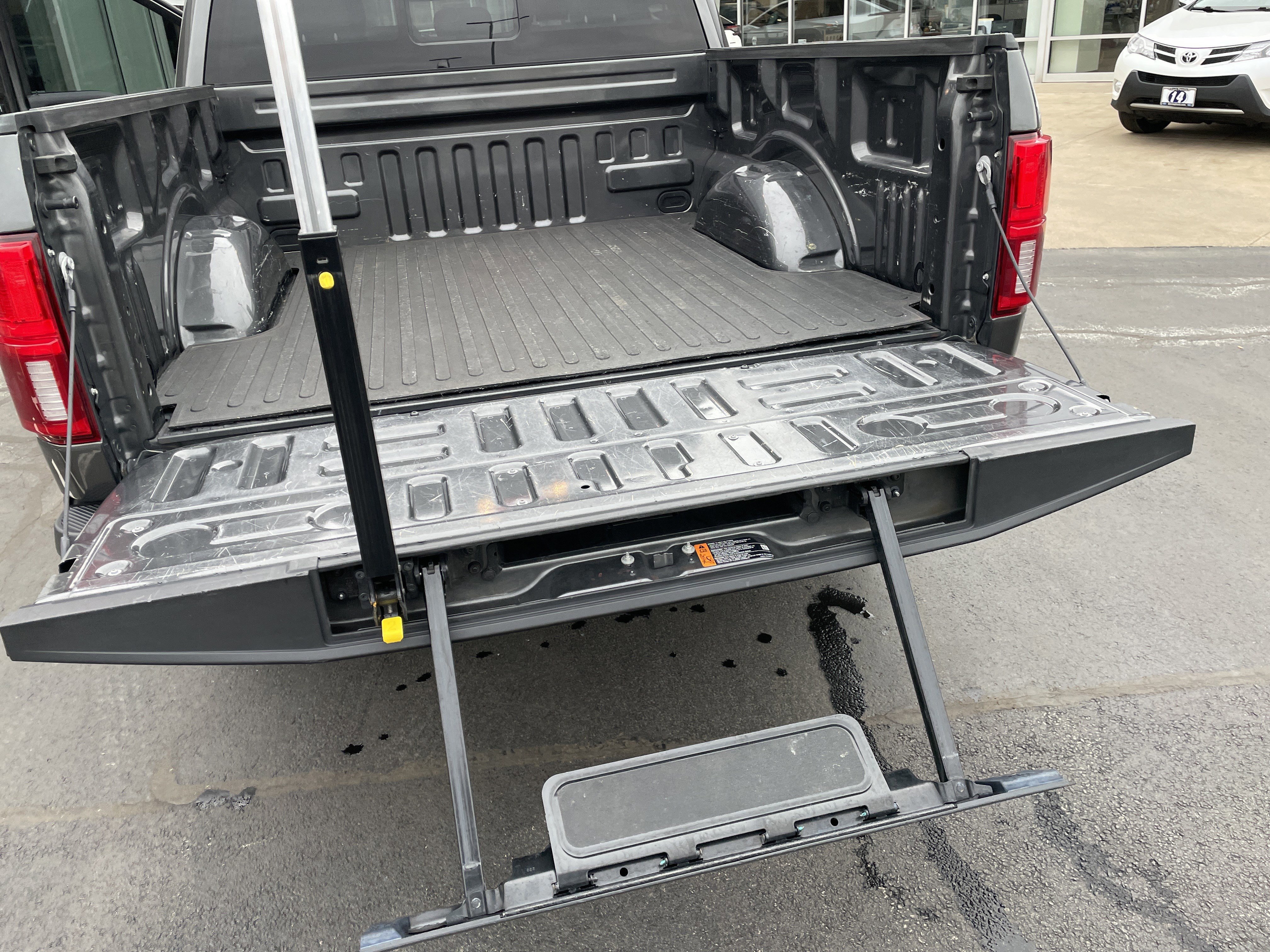 Certified 2020 Ford F150 Lariat image 16