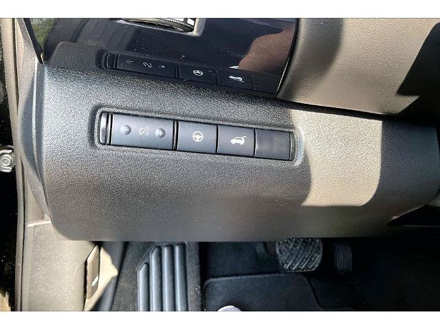 Used 2025 Nissan Pathfinder SV w/ SV Premium Package FWD image 15