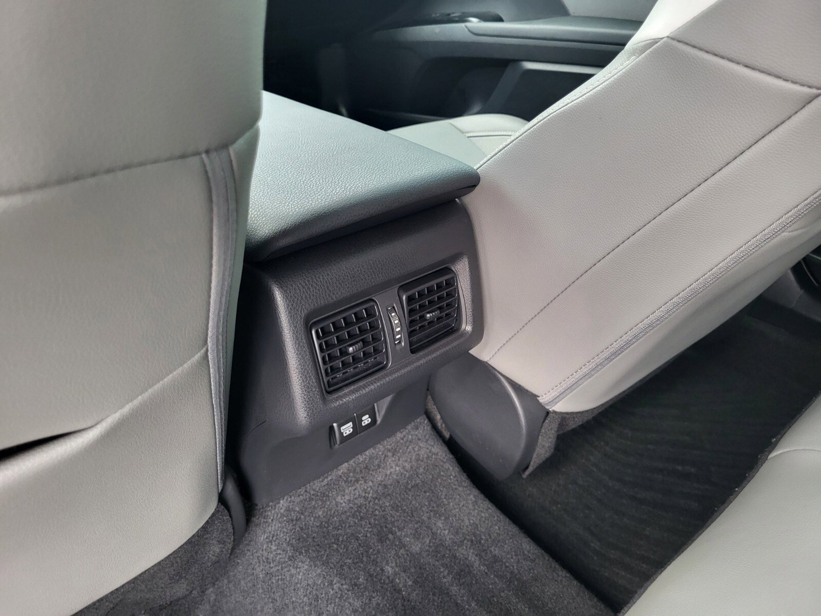 Used 2025 Toyota Camry SE w/ Convenience Package FWD image 18