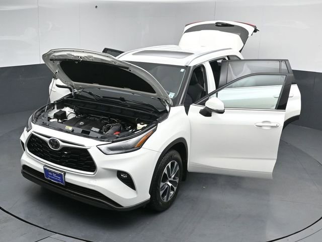 Used 2021 Toyota Highlander XLE AWD/4WD image 55