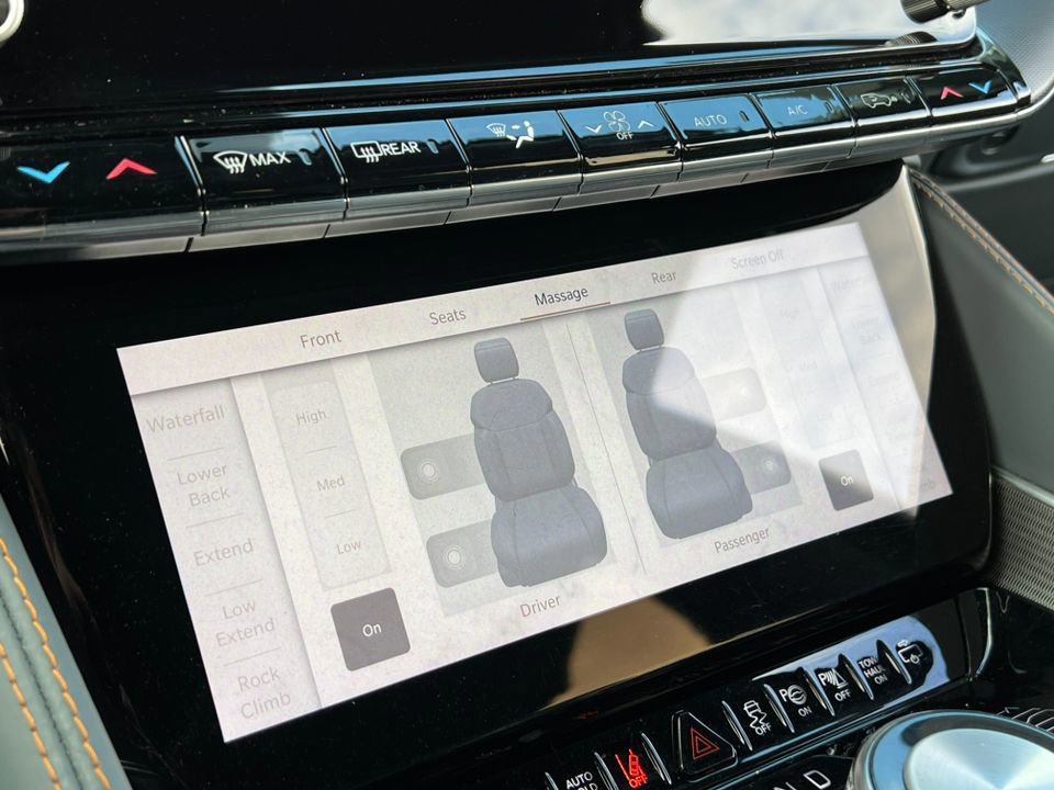 Used 2023 Jeep Grand Wagoneer Series III w/ Rear Seat Video Group 1 image 33