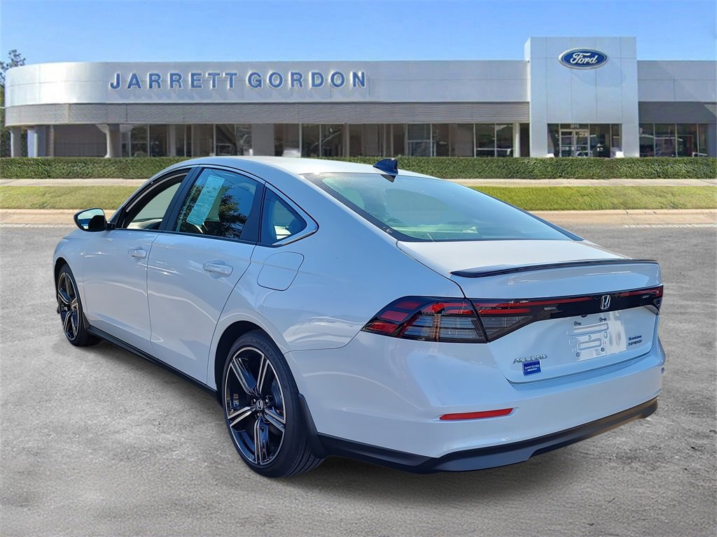 Used 2025 Honda Accord Sport image 2