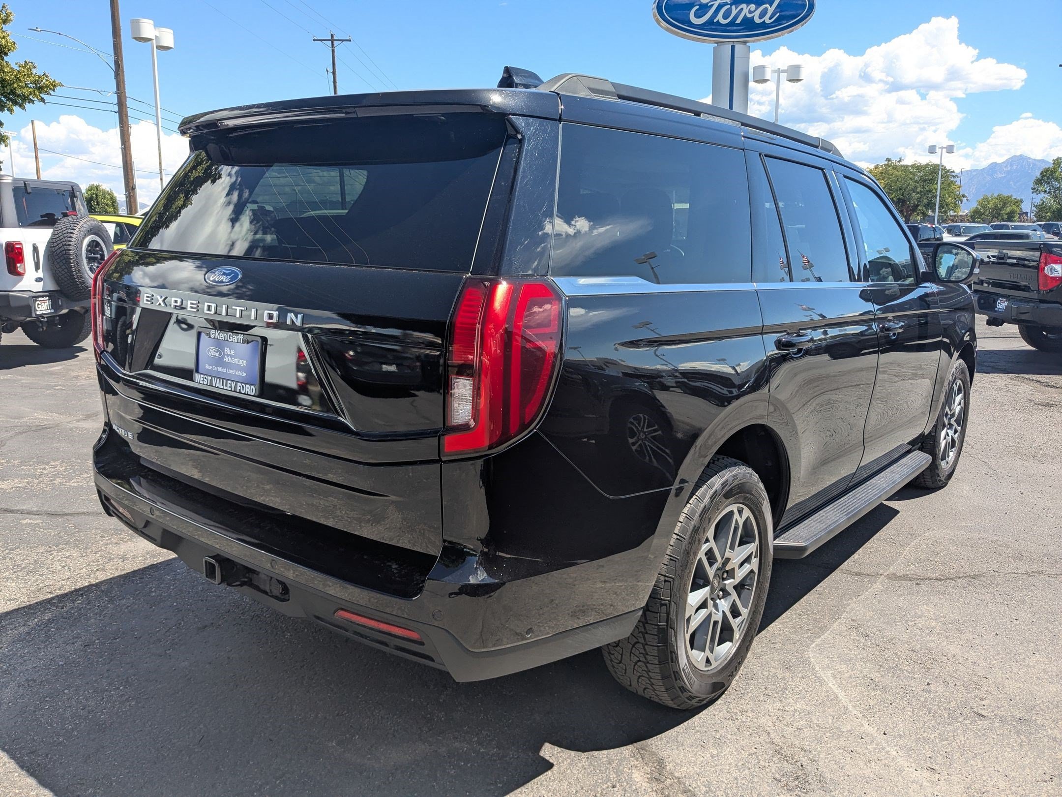 Certified 2025 Ford Expedition Active AWD/4WD image 3