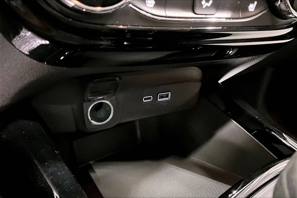 Used 2025 Chevrolet Trax LT w/ Driver Confidence Package image 26