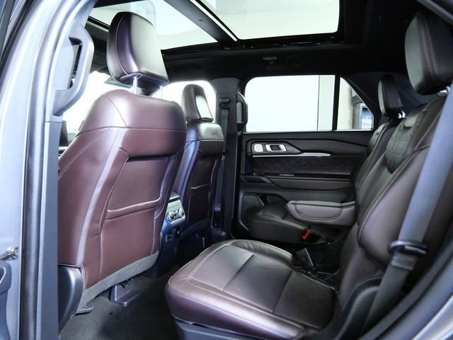 Certified 2025 Ford Explorer Platinum w/ LUX Leather Package image 14