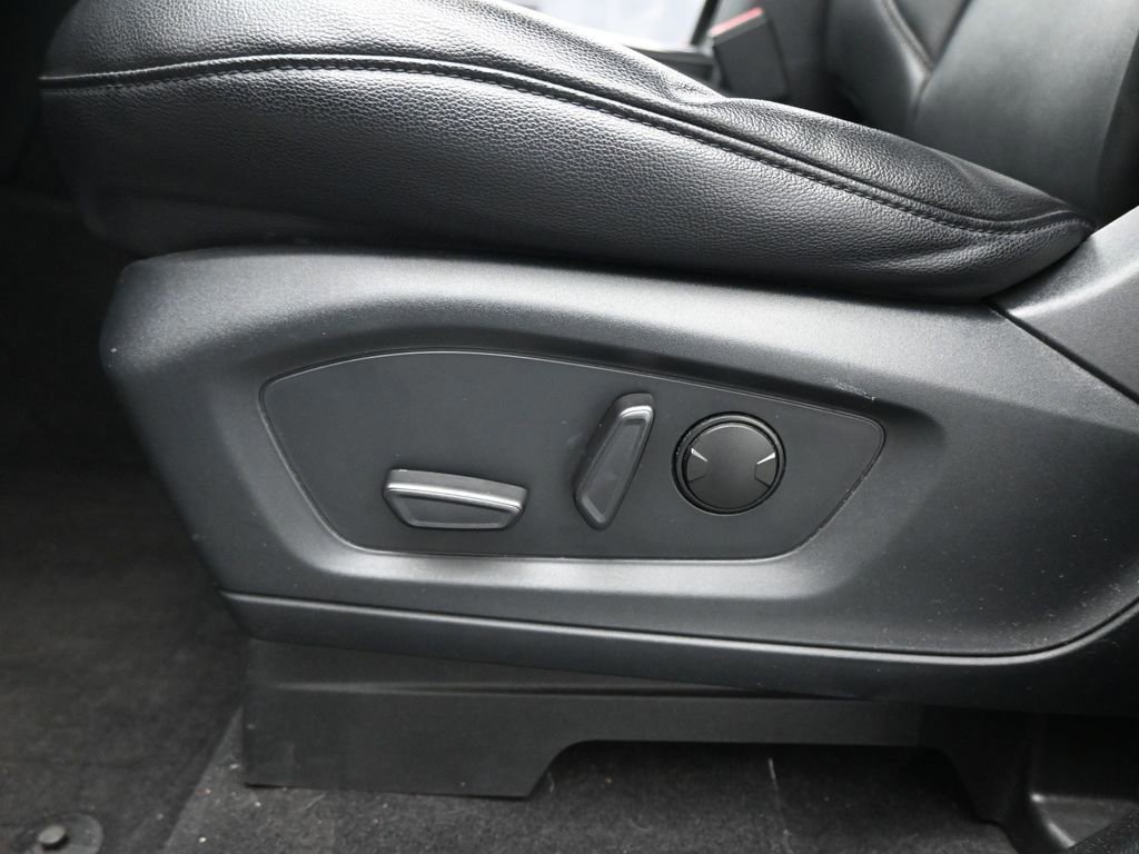 Certified 2020 Ford Explorer XLT w/ Equipment Group 202A image 38