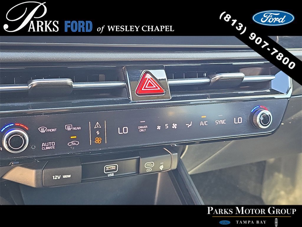 Used 2023 Kia Niro SX Touring image 24