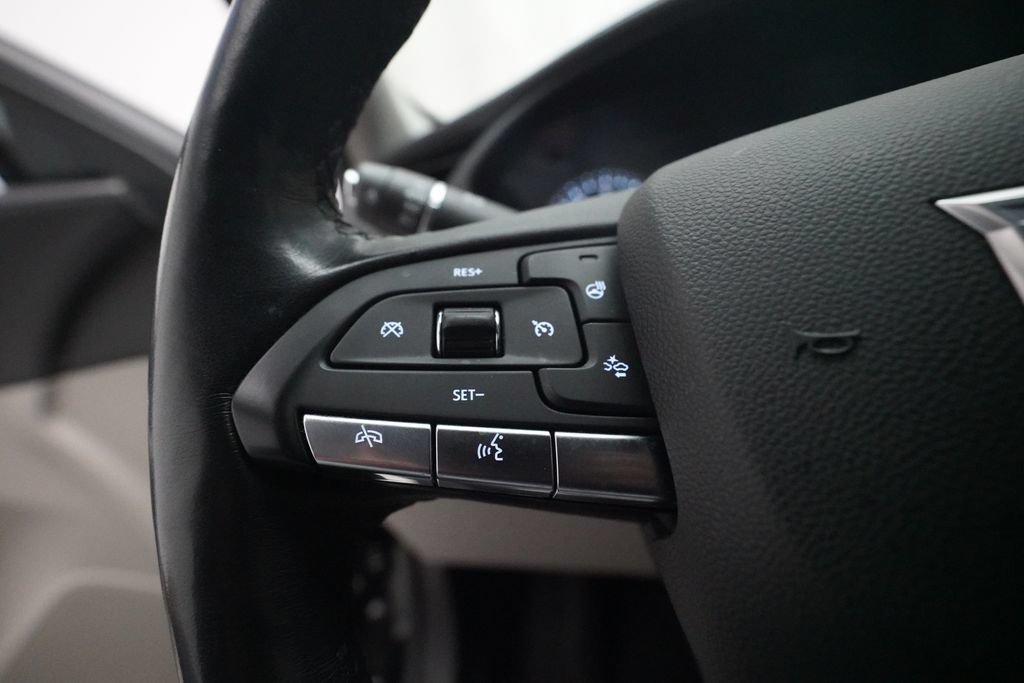 Used 2022 Cadillac XT4 Luxury w/ Cold Weather Package AWD/4WD image 18