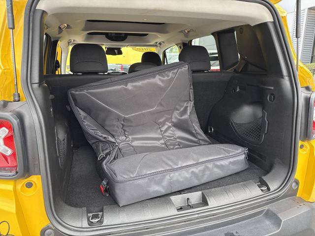 Used 2018 Jeep Renegade Altitude w/ Popular Equipment Group FWD image 28