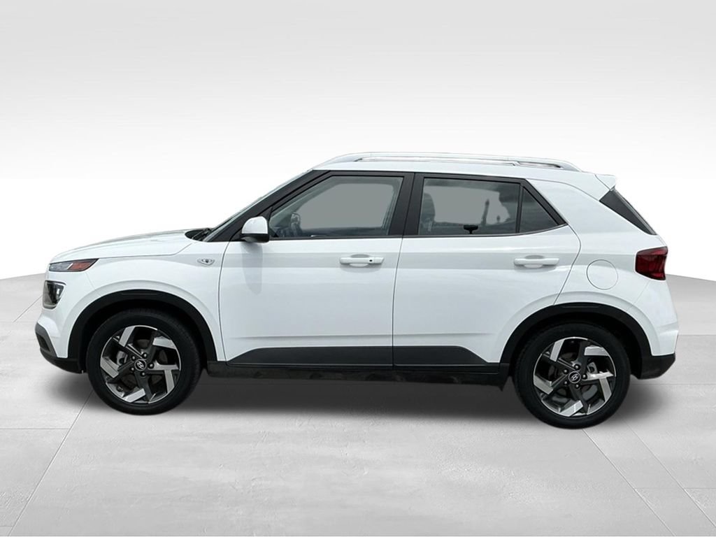 Used 2025 Hyundai Venue SEL FWD image 3