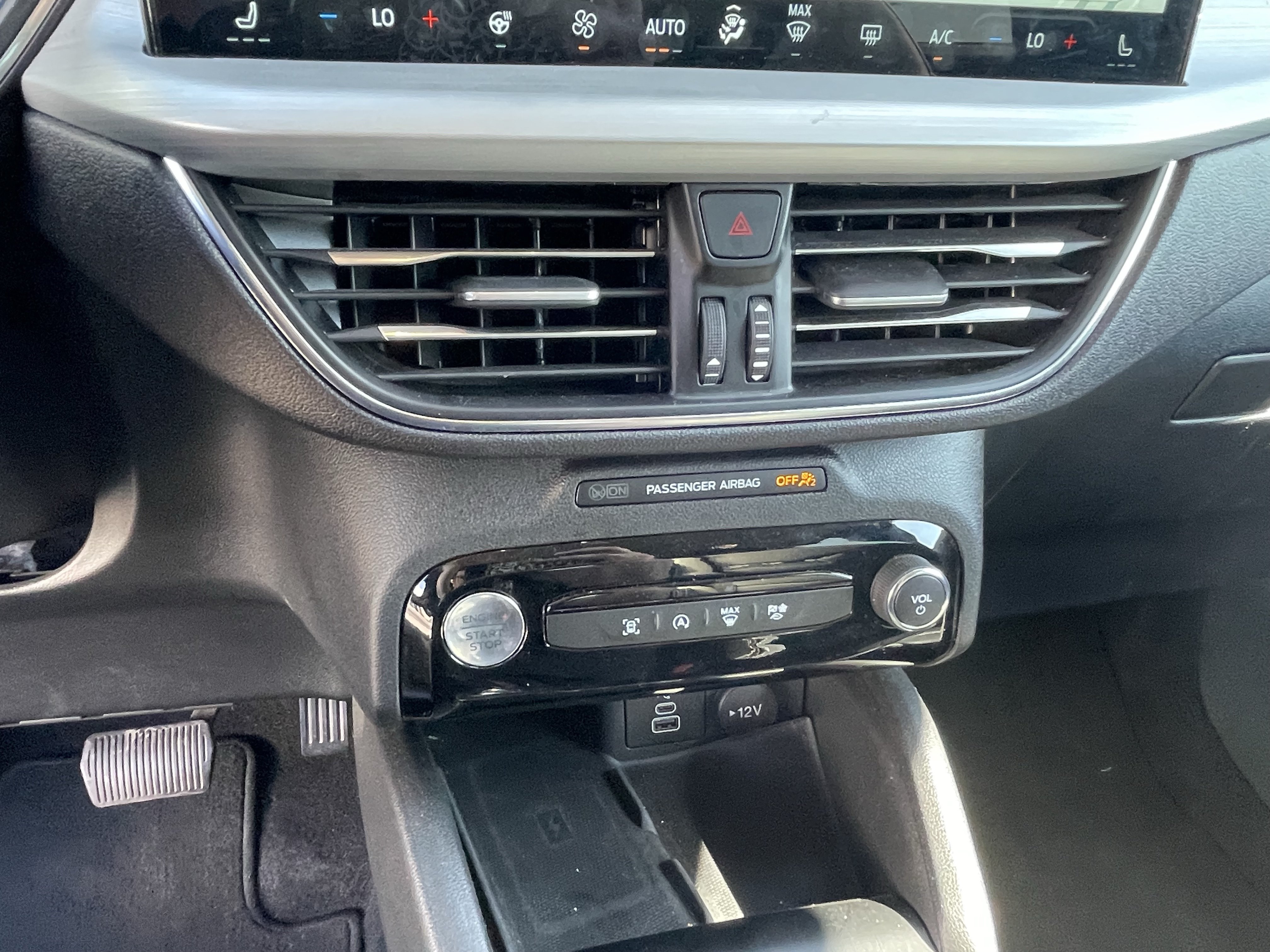 Certified 2025 Ford Escape Platinum AWD/4WD image 18