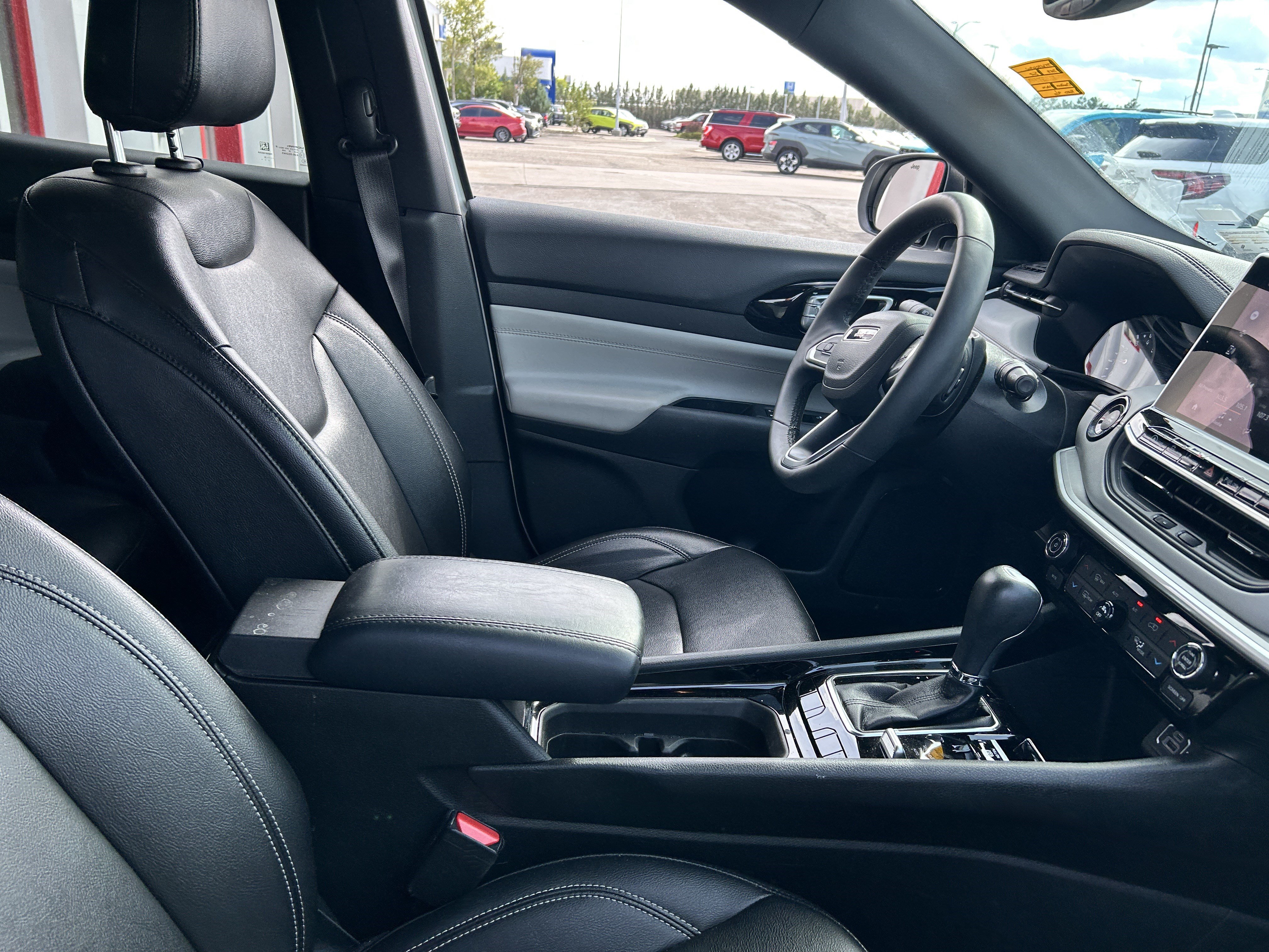 Used 2025 Jeep Compass Limited AWD/4WD image 13