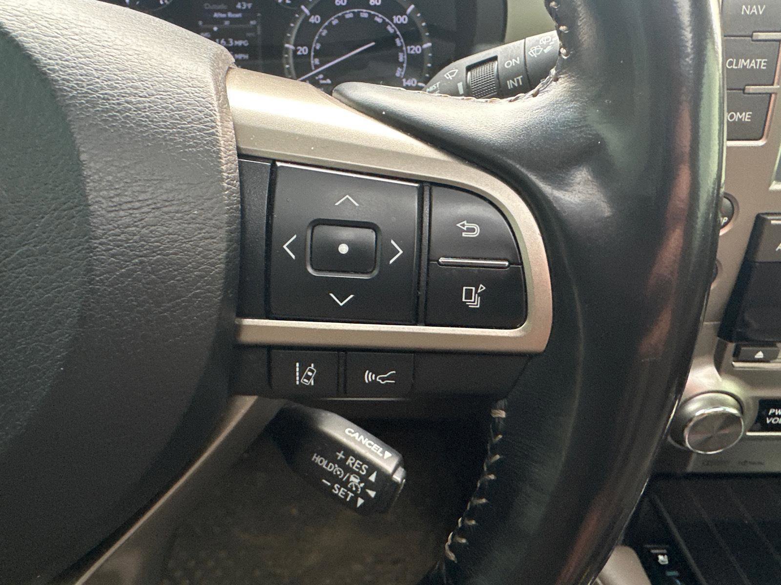 Used 2021 Lexus GX 460 Premium w/ Accessory Package AWD/4WD image 23