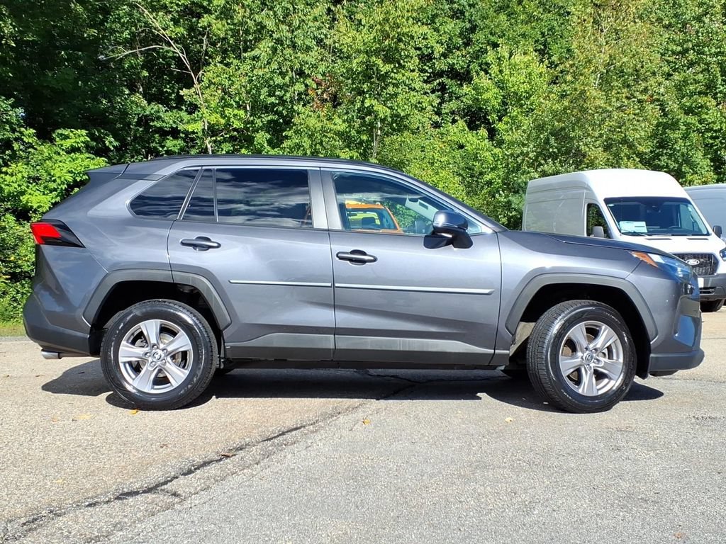 Used 2023 Toyota RAV4 XLE AWD/4WD image 3
