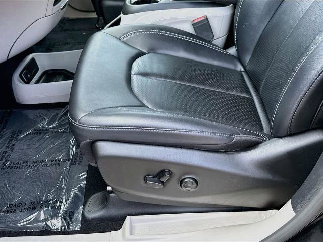 Used 2024 Chrysler Pacifica Touring-L FWD image 16