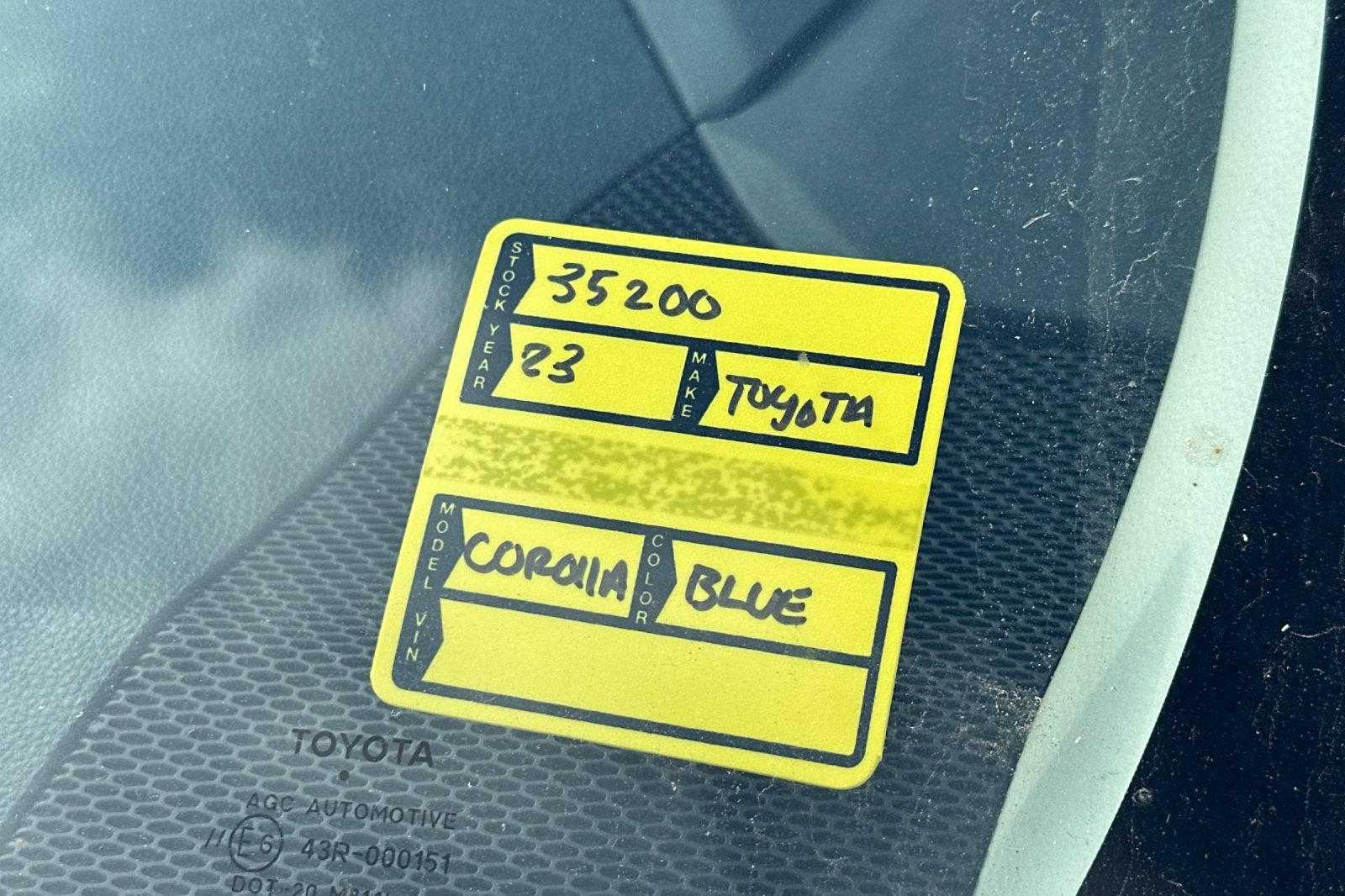 Used 2023 Toyota Corolla LE w/ Carpet Mat Package (TMS) FWD image 4