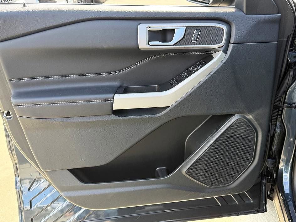 Certified 2023 Ford Explorer XLT RWD image 17