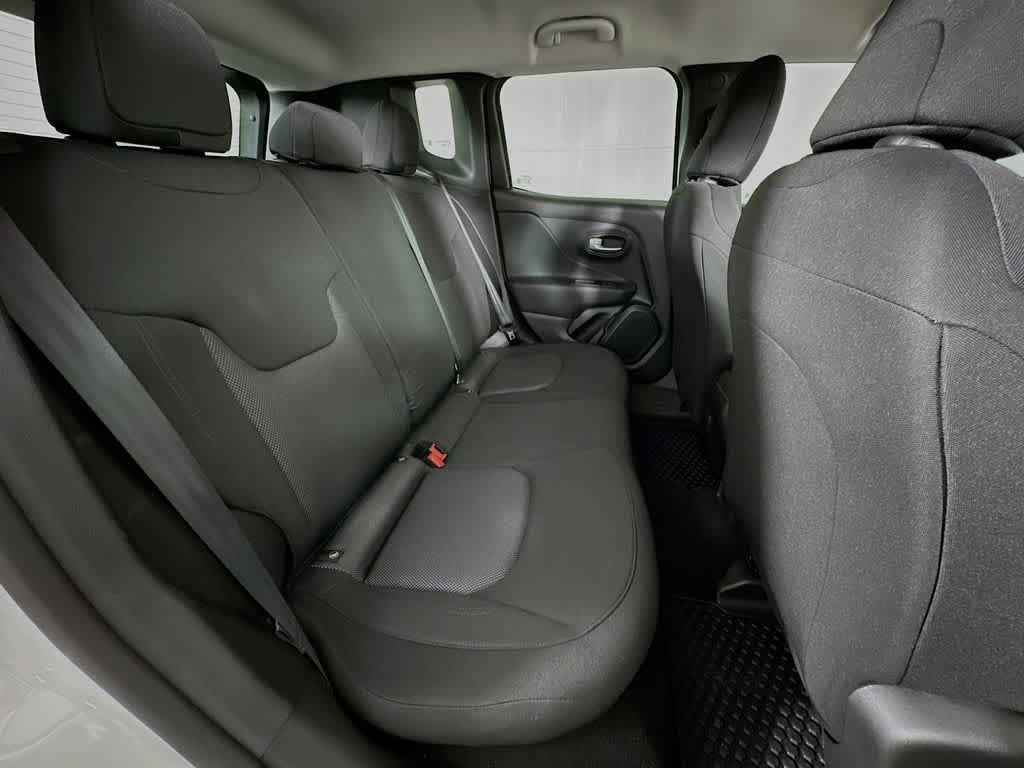 Used 2023 Jeep Renegade Latitude AWD/4WD image 32