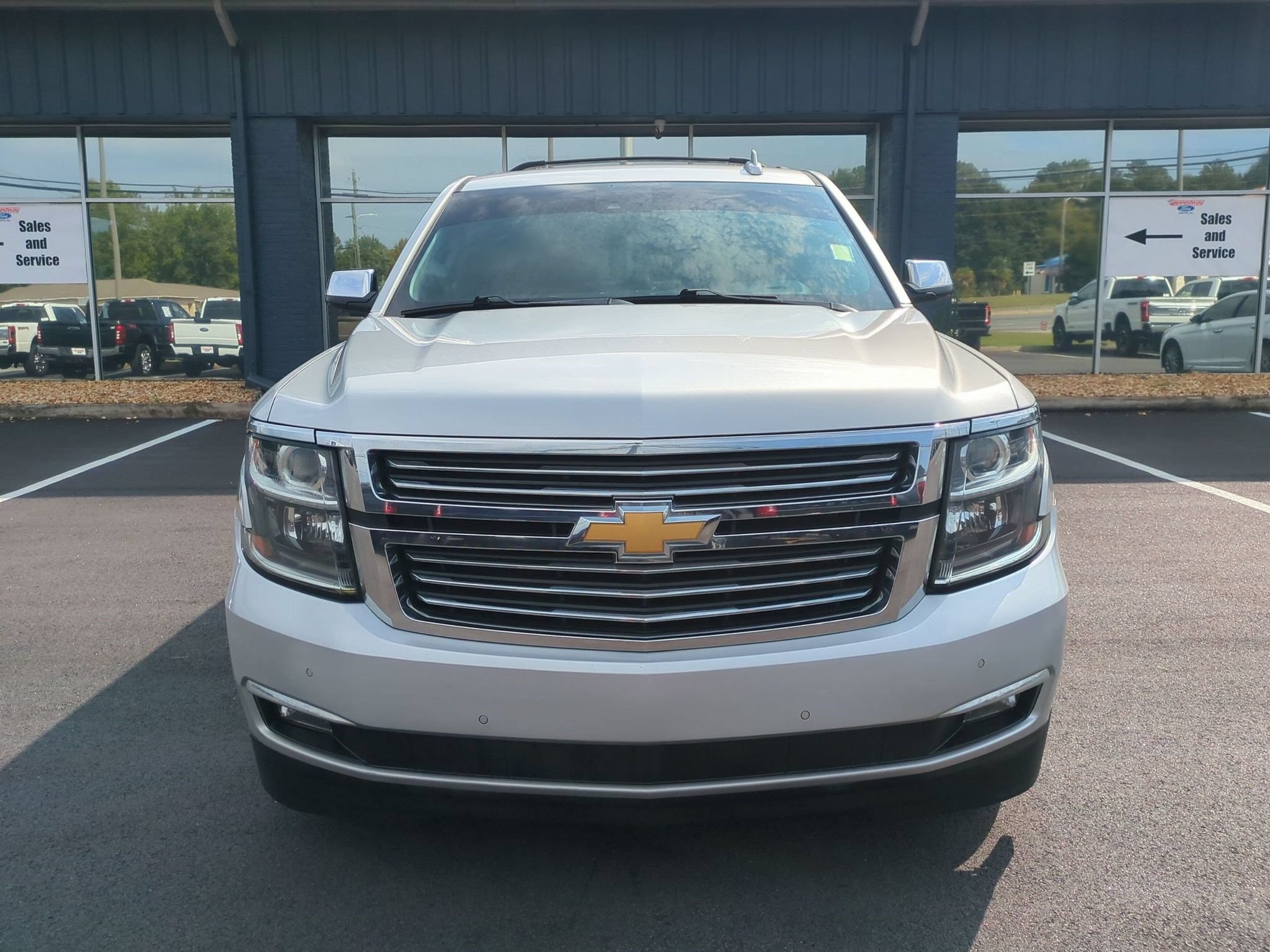 Used 2018 Chevrolet Tahoe Premier RWD image 2