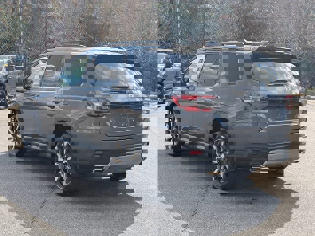 Used 2024 Honda Pilot Touring image 3