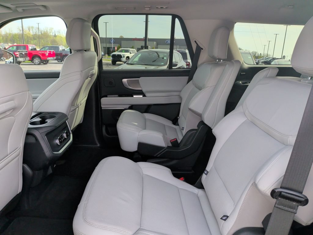 Certified 2025 Ford Expedition Platinum w/ Driver's Package AWD/4WD image 6