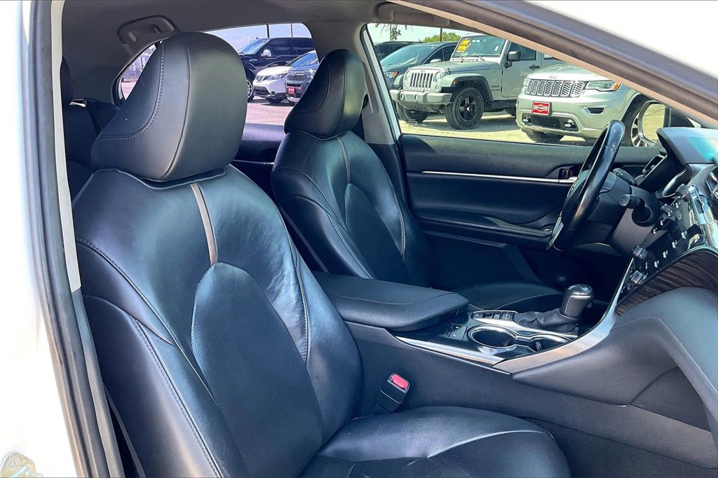 Used 2020 Toyota Camry XLE image 30