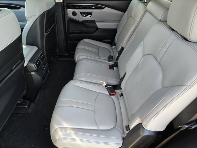 Used 2025 Honda Pilot Touring image 29