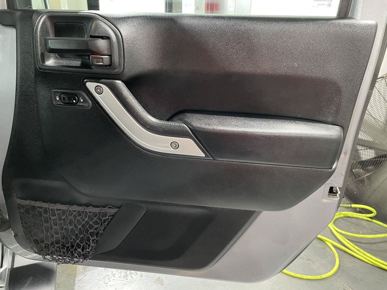 Used 2018 Jeep Wrangler Unlimited Sahara AWD/4WD image 22