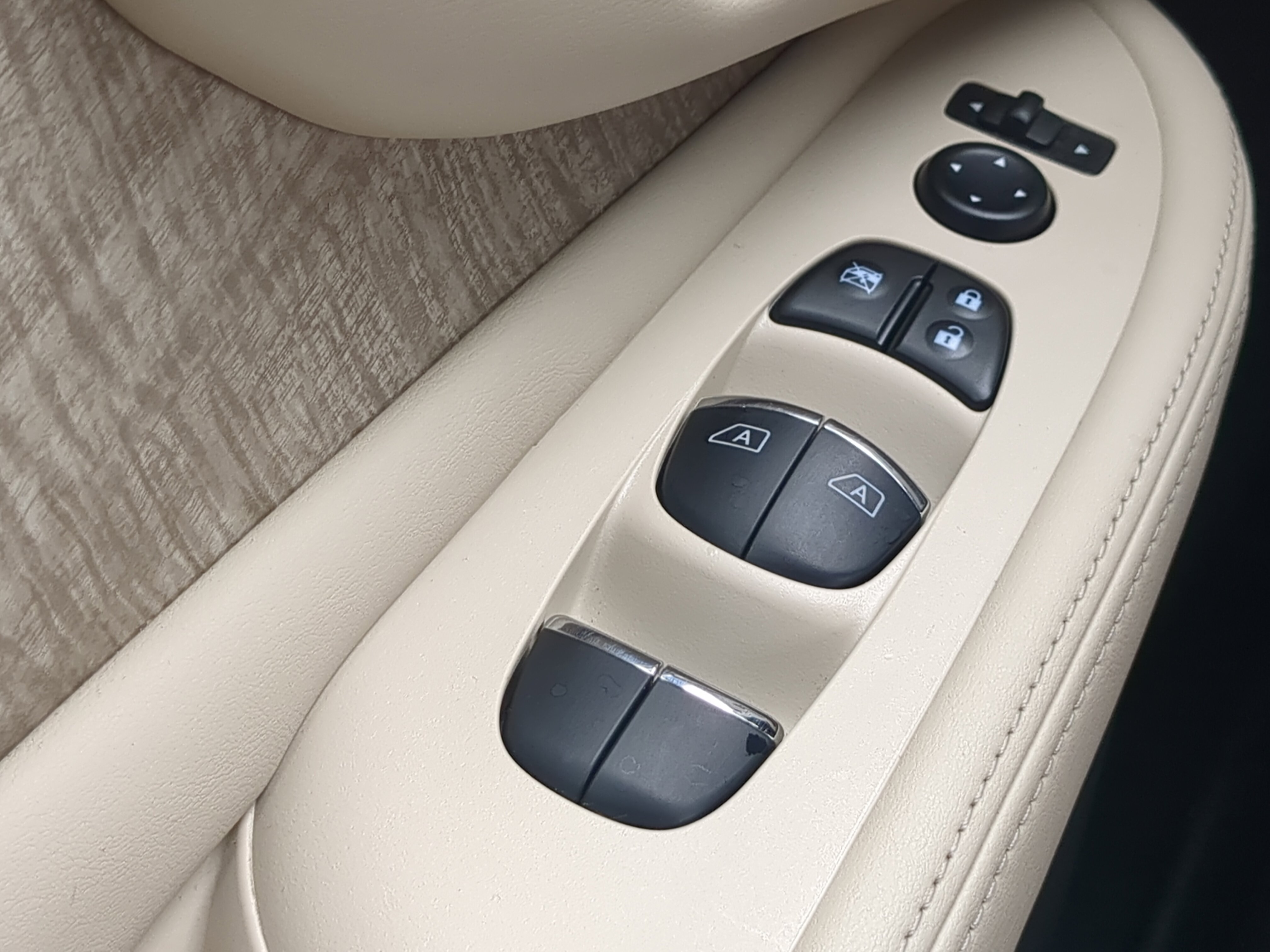 Used 2020 Nissan Murano SL w/ Moonroof Package FWD image 23