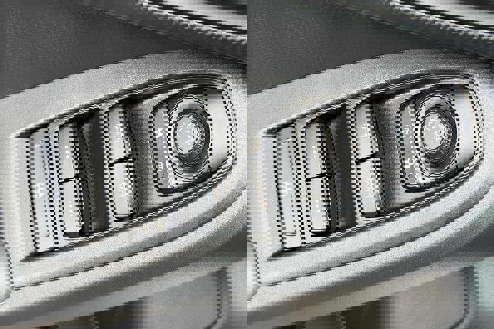 Used 2025 Subaru Crosstrek 2.0i Premium w/ Crosstrek Mirror Package image 13