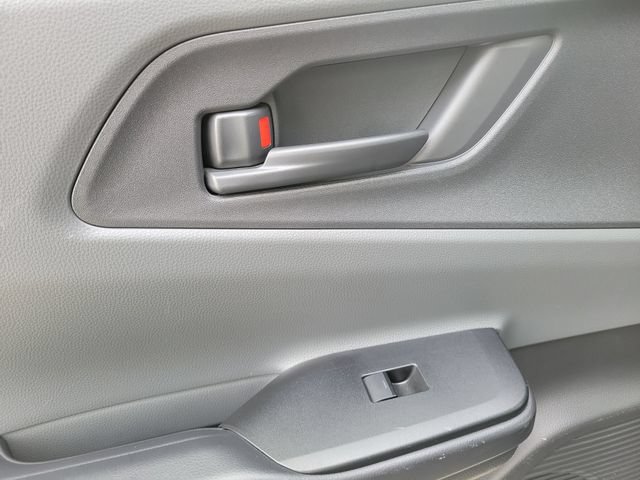 Used 2024 Toyota Prius LE FWD image 12