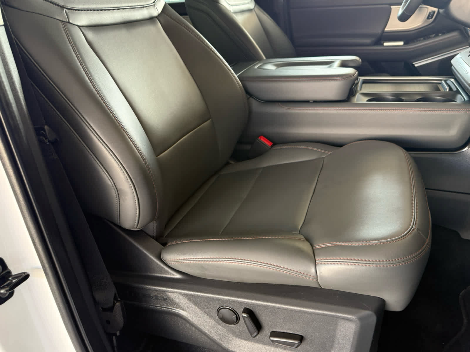 Certified 2025 Ford Expedition Active AWD/4WD image 10
