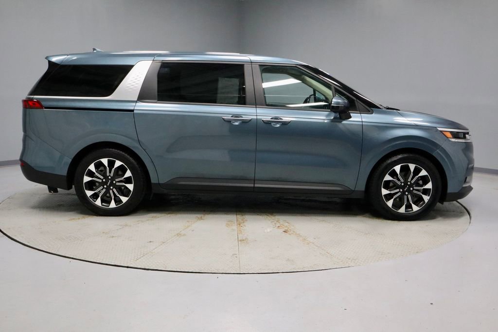 Used 2023 Kia Carnival EX FWD image 12