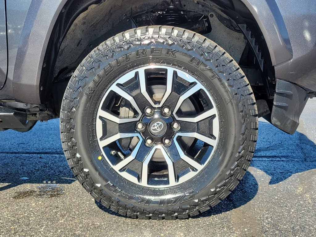 Used 2020 Toyota Tacoma TRD Sport AWD/4WD image 10