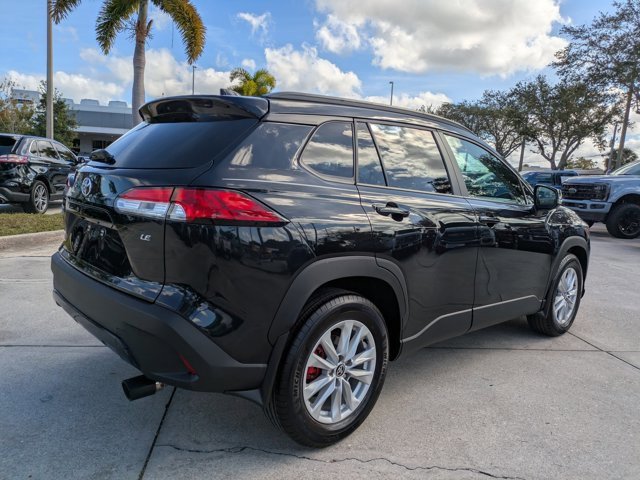 Used 2024 Toyota Corolla Cross LE w/ Moonroof Package image 4