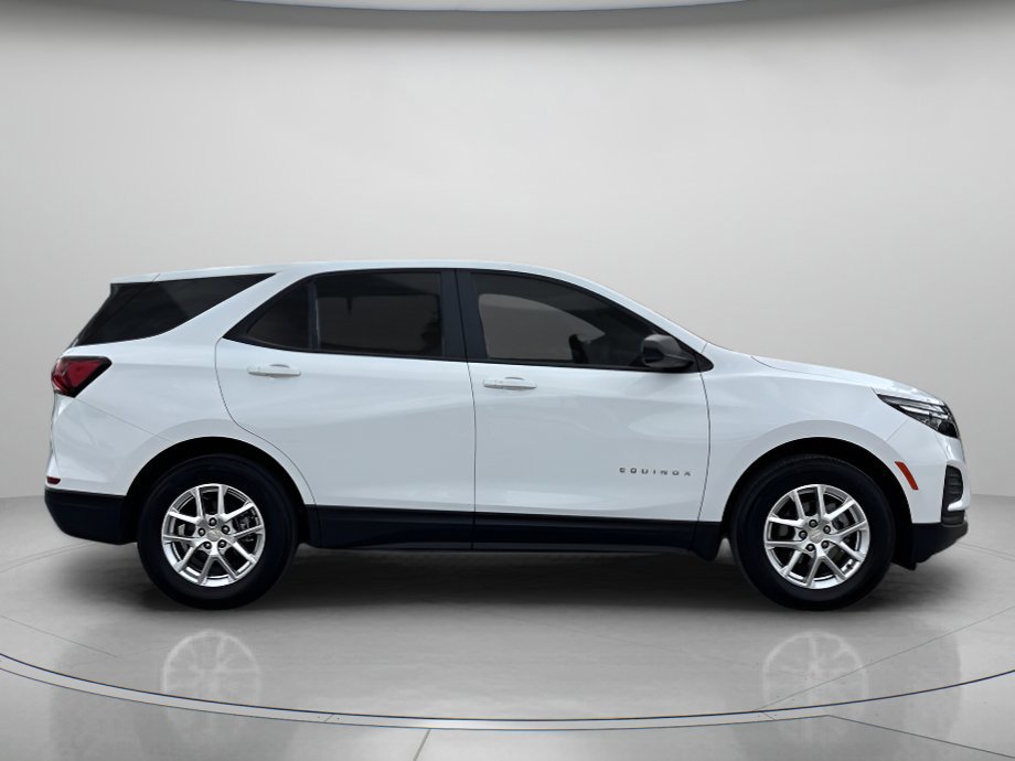 Used 2024 Chevrolet Equinox LS w/ LS Convenience Package image 5