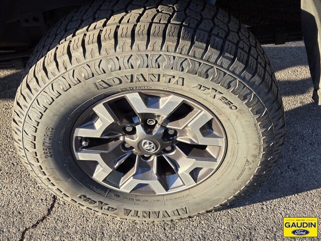 Used 2018 Toyota Tacoma TRD Off-Road w/ Technology Package RWD image 5