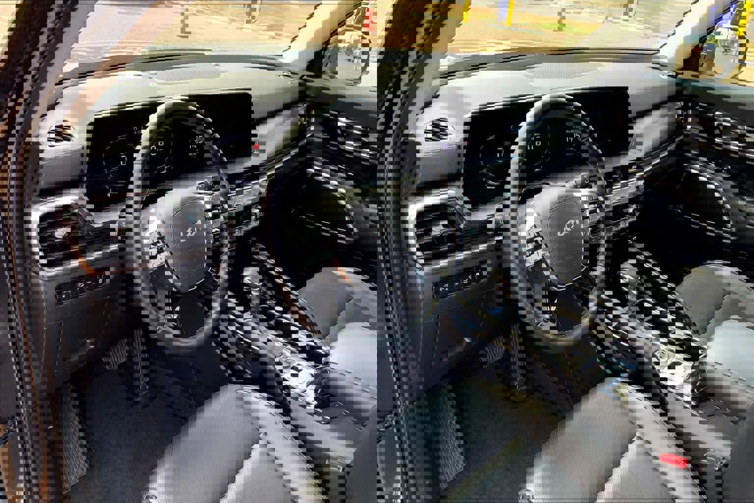 Used 2025 Kia Telluride S image 17