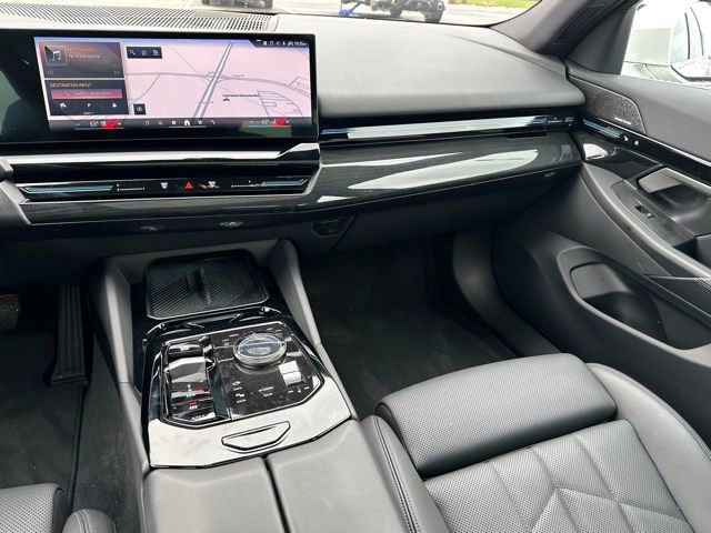 Used 2025 BMW 530i xDrive w/ Premium Package AWD/4WD image 13
