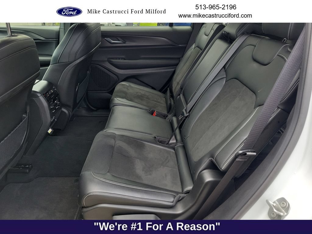 Used 2025 Jeep Grand Cherokee L Altitude AWD/4WD image 23