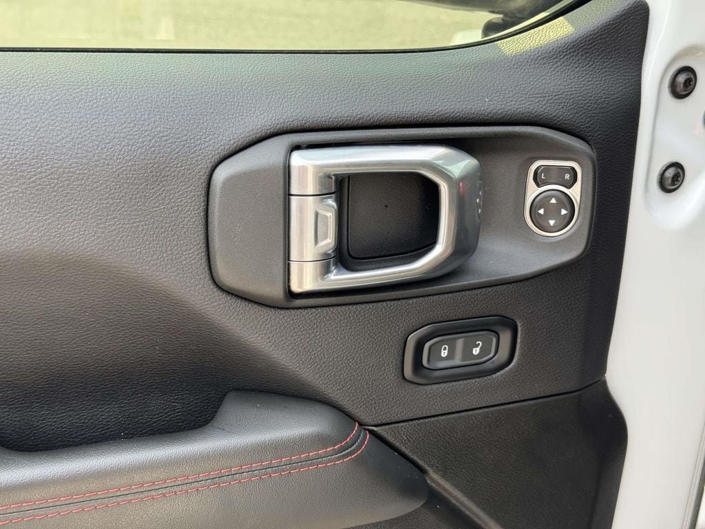 Used 2024 Jeep Wrangler Unlimited Rubicon AWD/4WD image 19