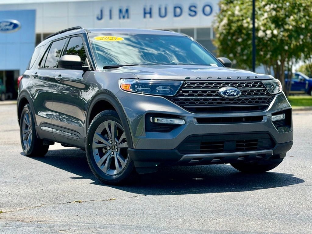 Certified 2021 Ford Explorer XLT w/ Equipment Group 202A RWD image 2