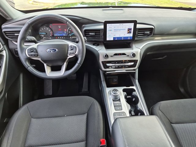 Certified 2023 Ford Explorer XLT RWD image 29