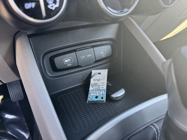 Used 2024 Hyundai Venue SEL image 22