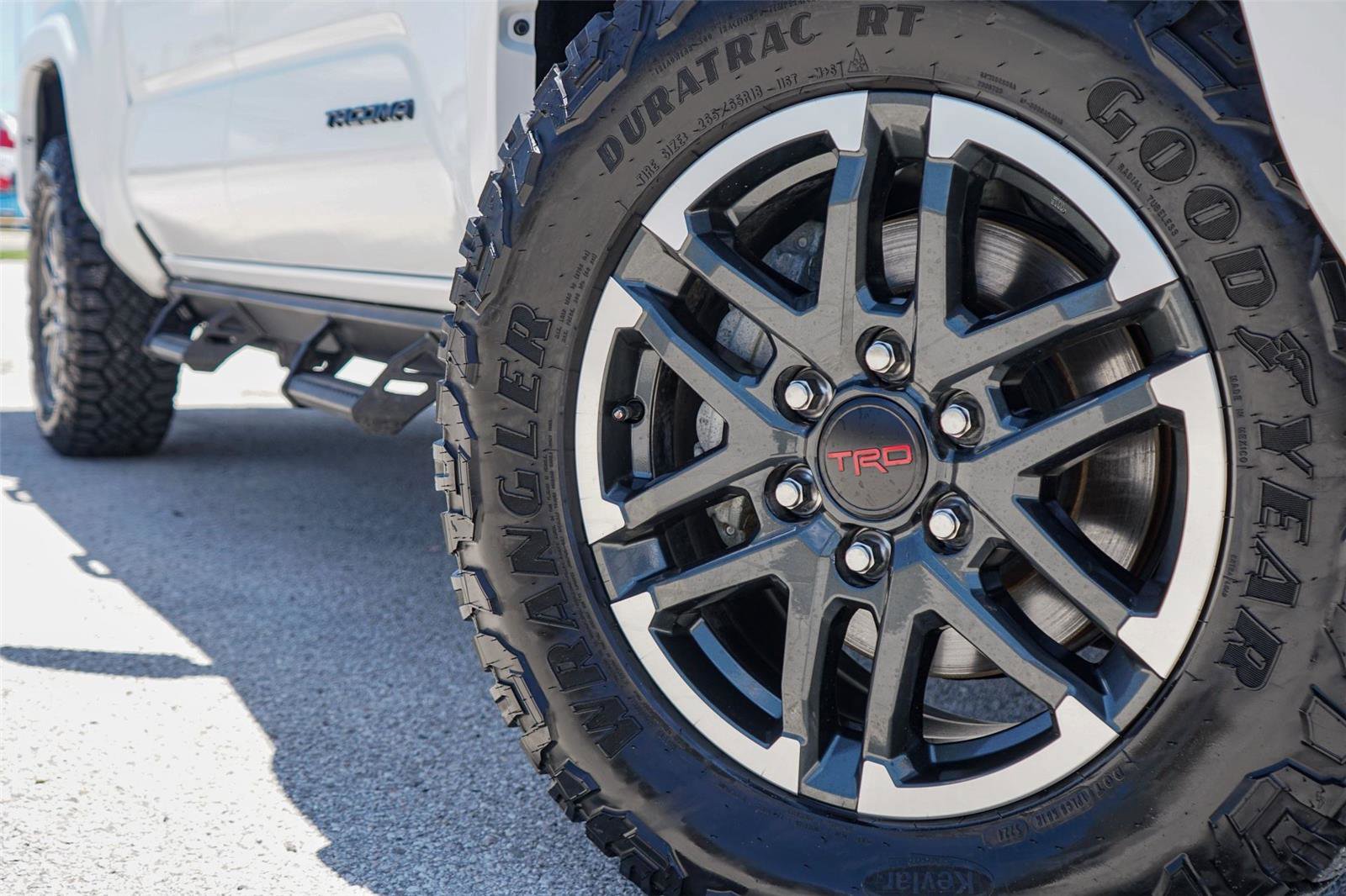 Used 2025 Toyota Tacoma TRD Sport AWD/4WD image 2