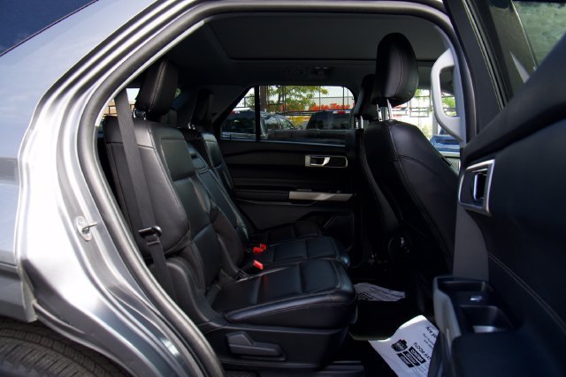 Certified 2021 Ford Explorer XLT w/ Equipment Group 202A AWD/4WD image 24