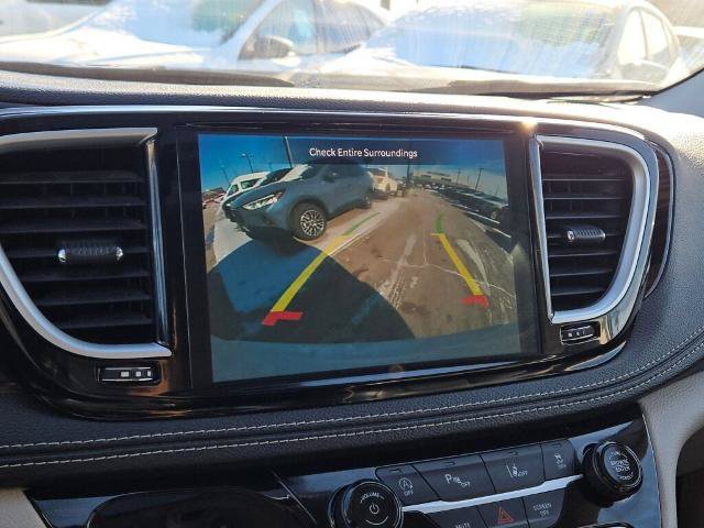 Used 2024 Chrysler Pacifica Limited FWD image 31