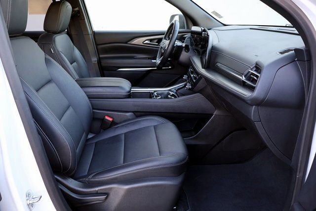 Used 2025 Chevrolet Traverse LT image 20